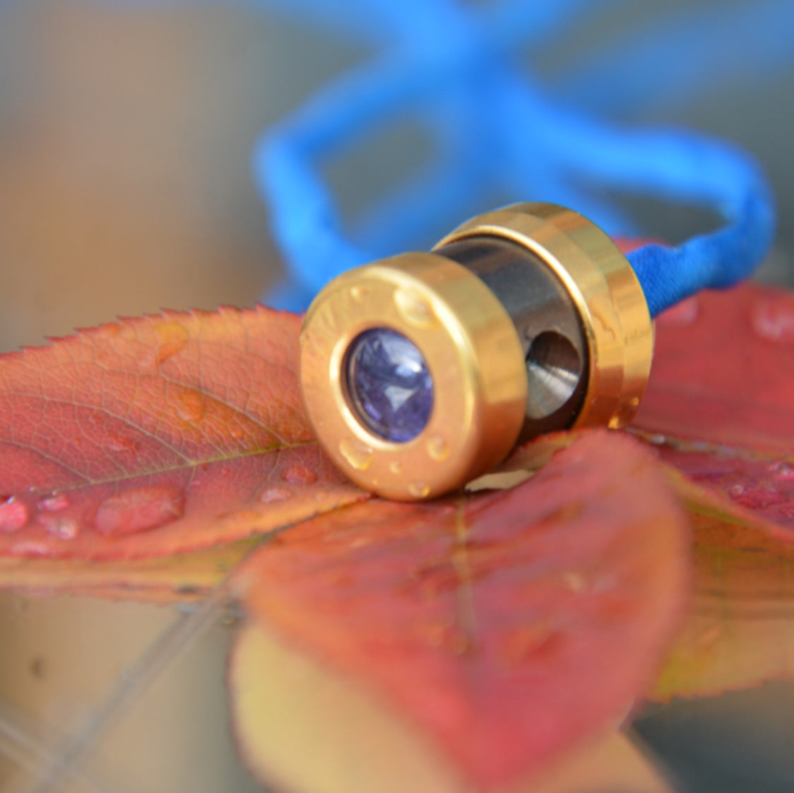 Herzkohärenz Kristallwirbel® Schmuckanhänger "Courage" Bronze-Ruthenium | Rosenquarz und Tansanit