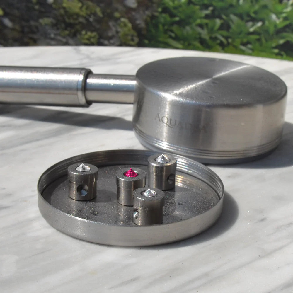 Spezialedition - „Libell Rubin" - Kristallwirbel® Dusche Edelstahl-Titan Bergkristall Rubin