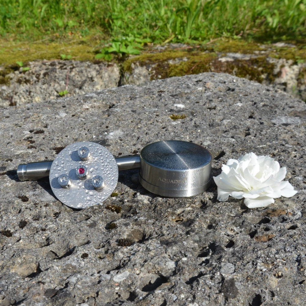Spezialedition - „Libell Rubin" - Kristallwirbel® Dusche Edelstahl-Titan Bergkristall Rubin