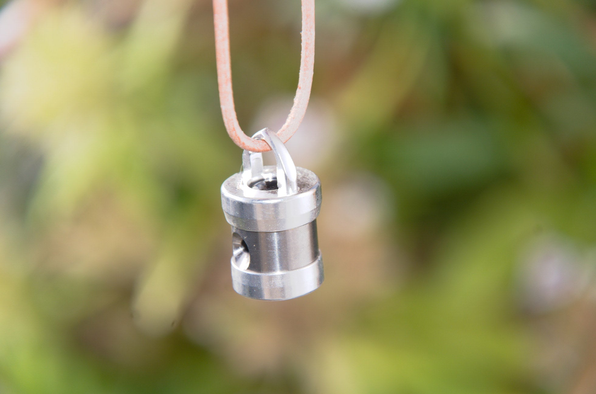 Herzkohärenz Kristallwirbel® Schmuckanhänger "The Guardian" Titan-Silber | Edelshungit, Niob und schw. Turmalin | Black Friday