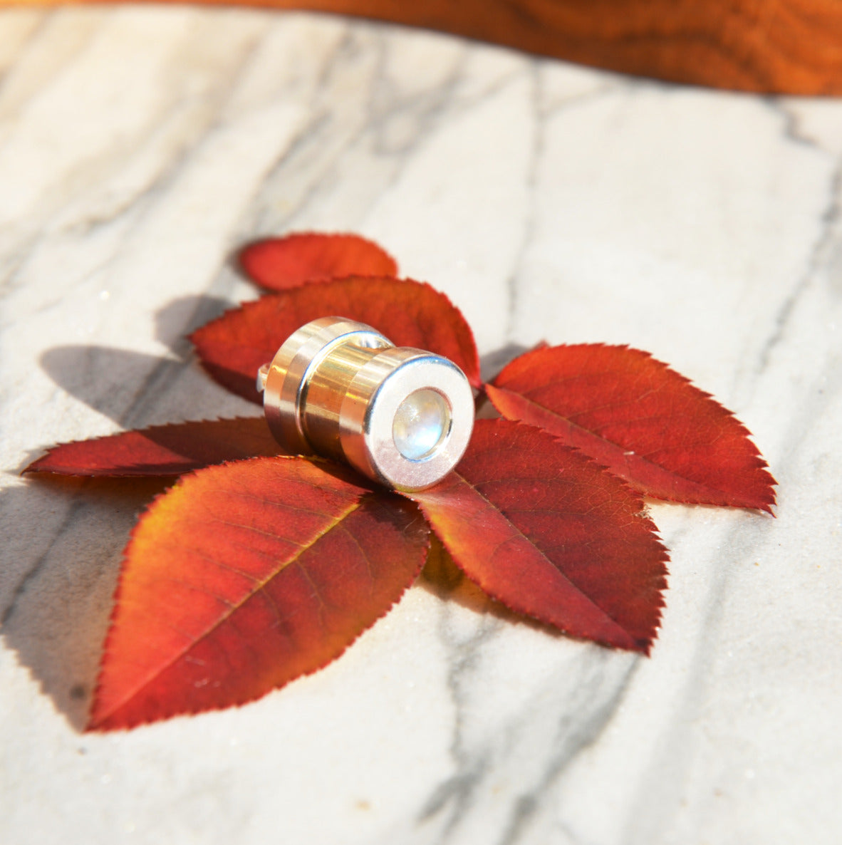 Herzkohärenz Kristallwirbel® Schmuckanhänger „Nova Artemis" Silber | HighFlow Kristall, Mondstein