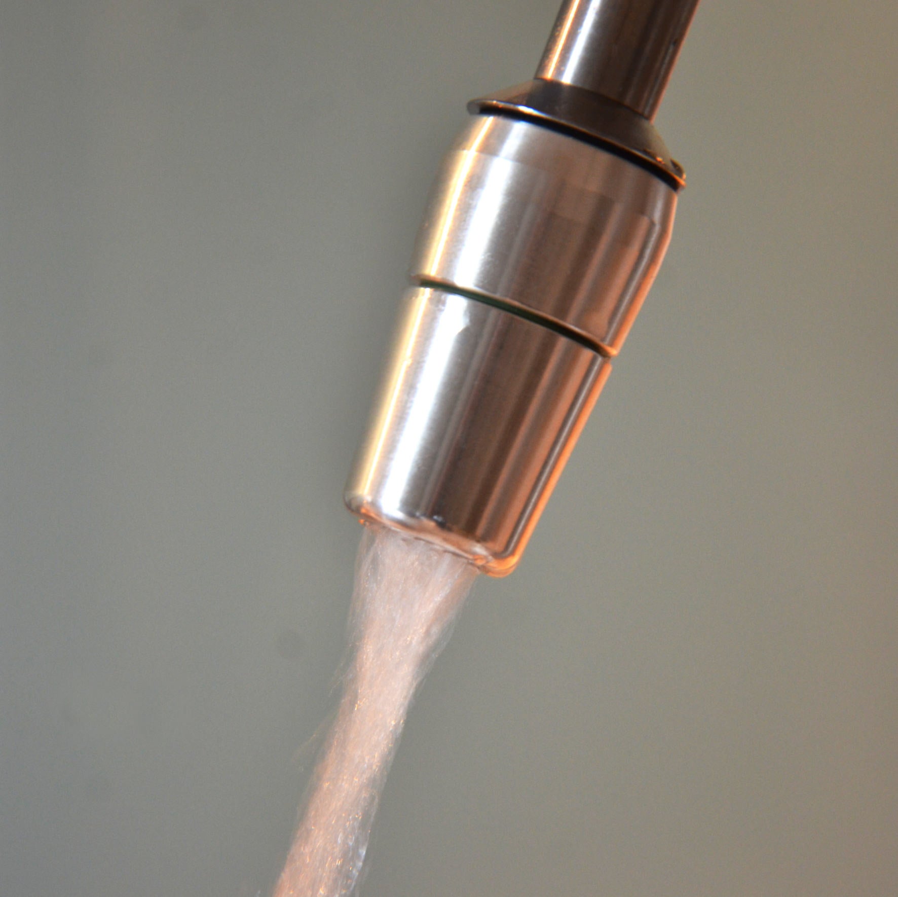 Auftischfilter Okato® Style mit ToneOne Silber-Titan-Bergkristall | Licht. Struktur. Lebendigkeit.