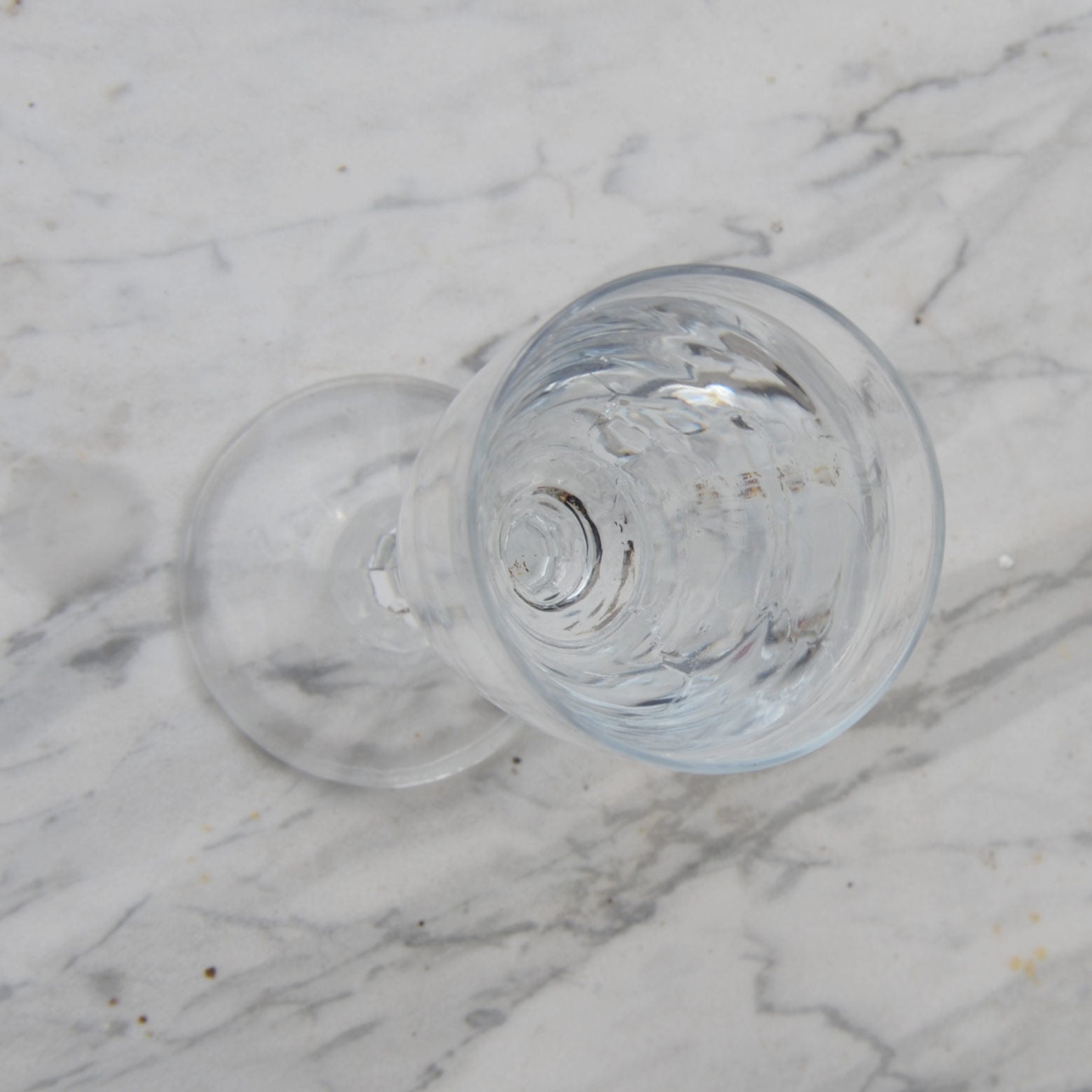 Auftischfilter Okato® Style mit ToneOne Silber-Titan-Bergkristall | Licht. Struktur. Lebendigkeit.