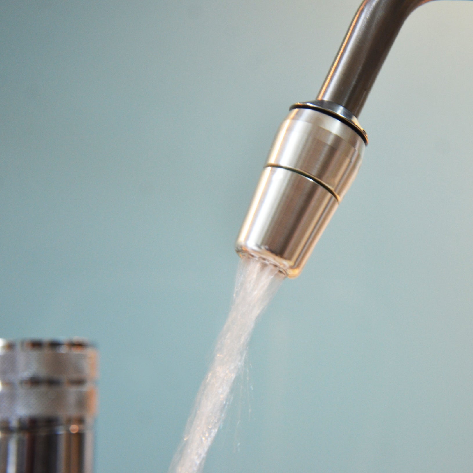 Auftischfilter Okato® Style mit ToneOne Silber-Titan-Bergkristall | Licht. Struktur. Lebendigkeit.