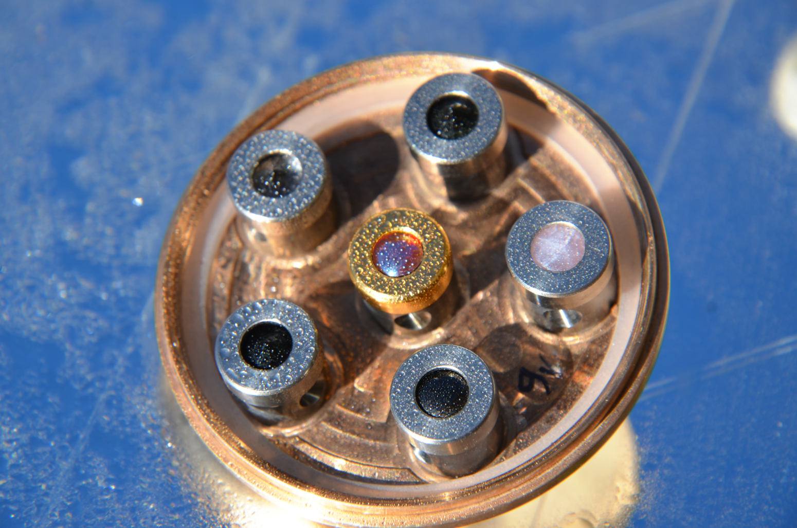 Kristallwirbel® Duschkopf "Tharan Beria" Bronze 6 Schutz & Kraft