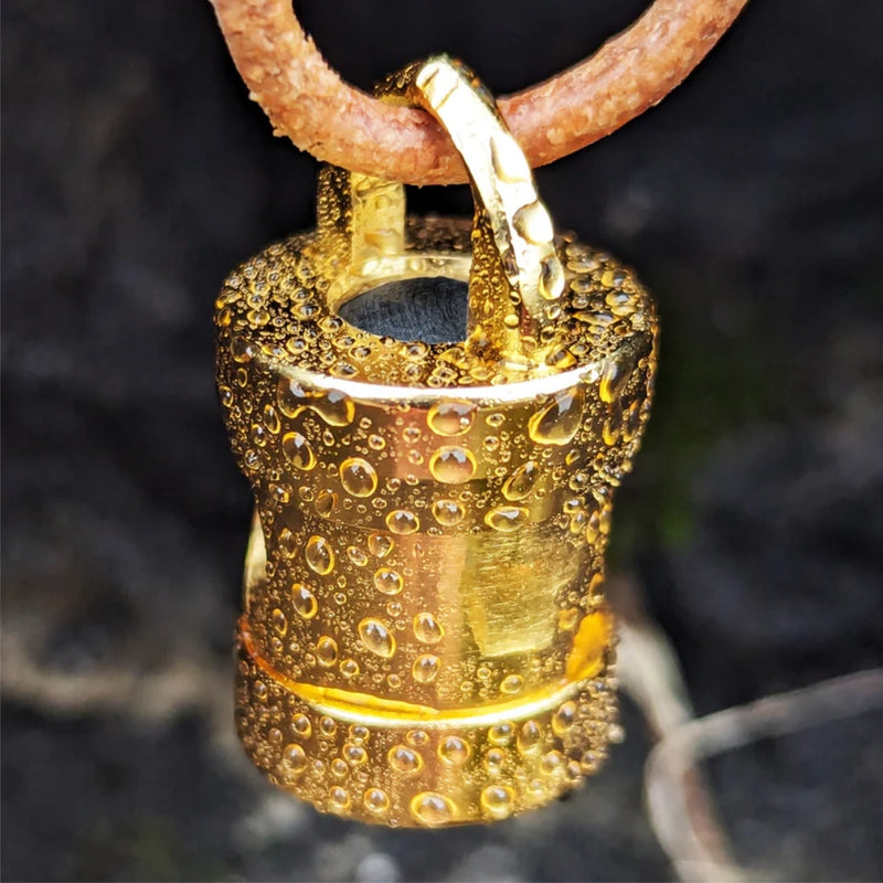 Herzkohärenz Kristallwirbel® Schmuckanhänger „Heart of Cosmos“ Bronze-Gold | Chrysoberyll und Meteorit