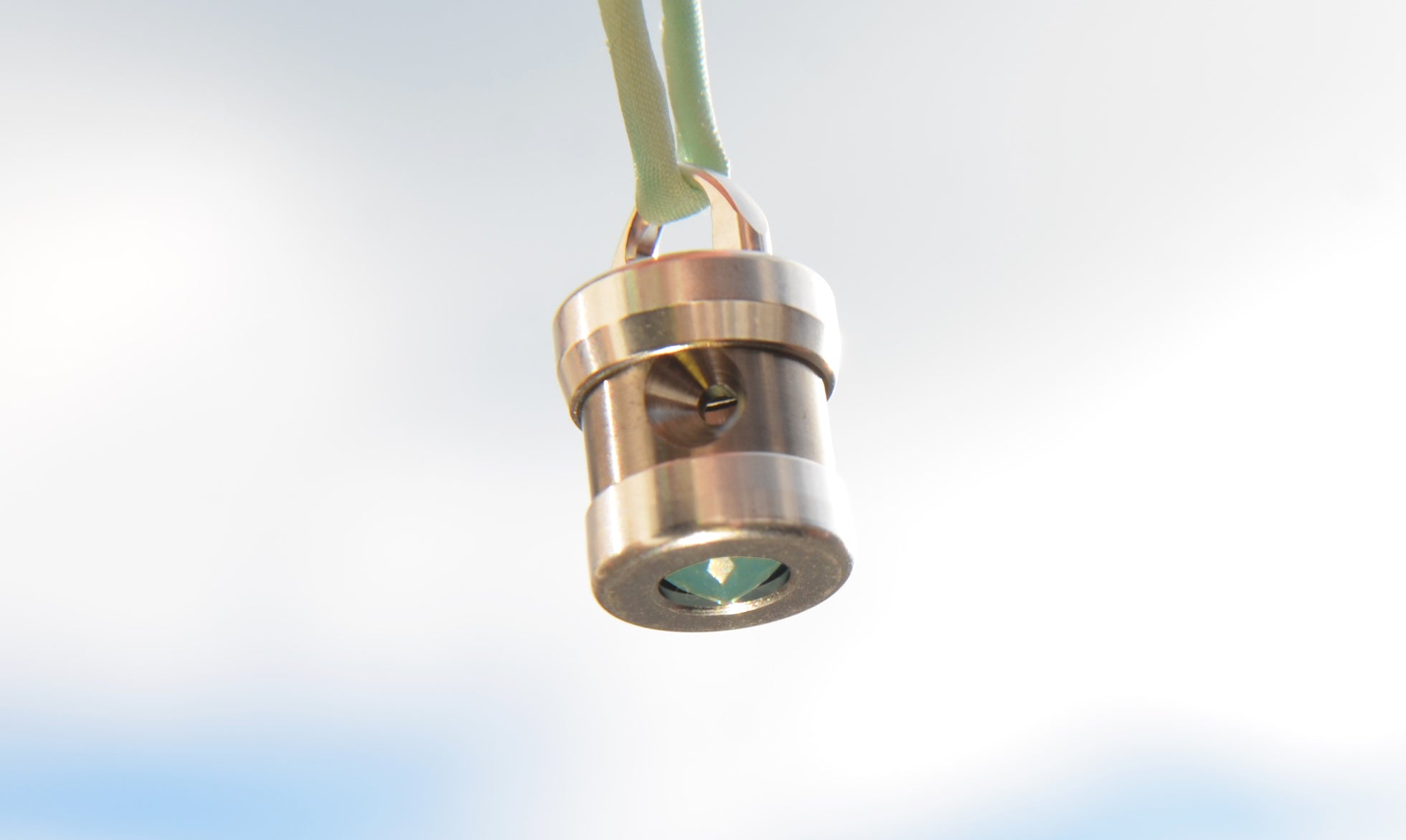 Herzkohärenz Kristallwirbel® Schmuckanhänger „Soul-Voice“ Titan | Bergkristall und blauer Chalcedon | ADV