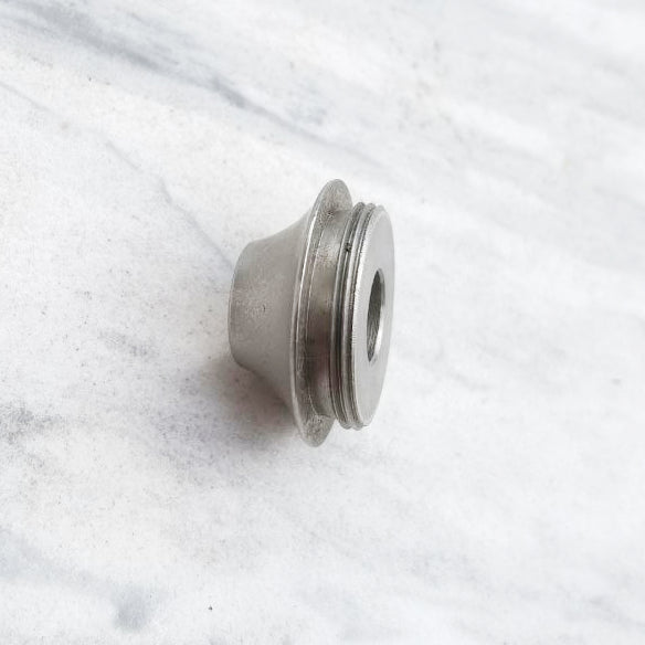 Adapter 1/8 Zoll Innengewinde x M22 Außengewinde aus Edelstahl, seitliche Ansicht