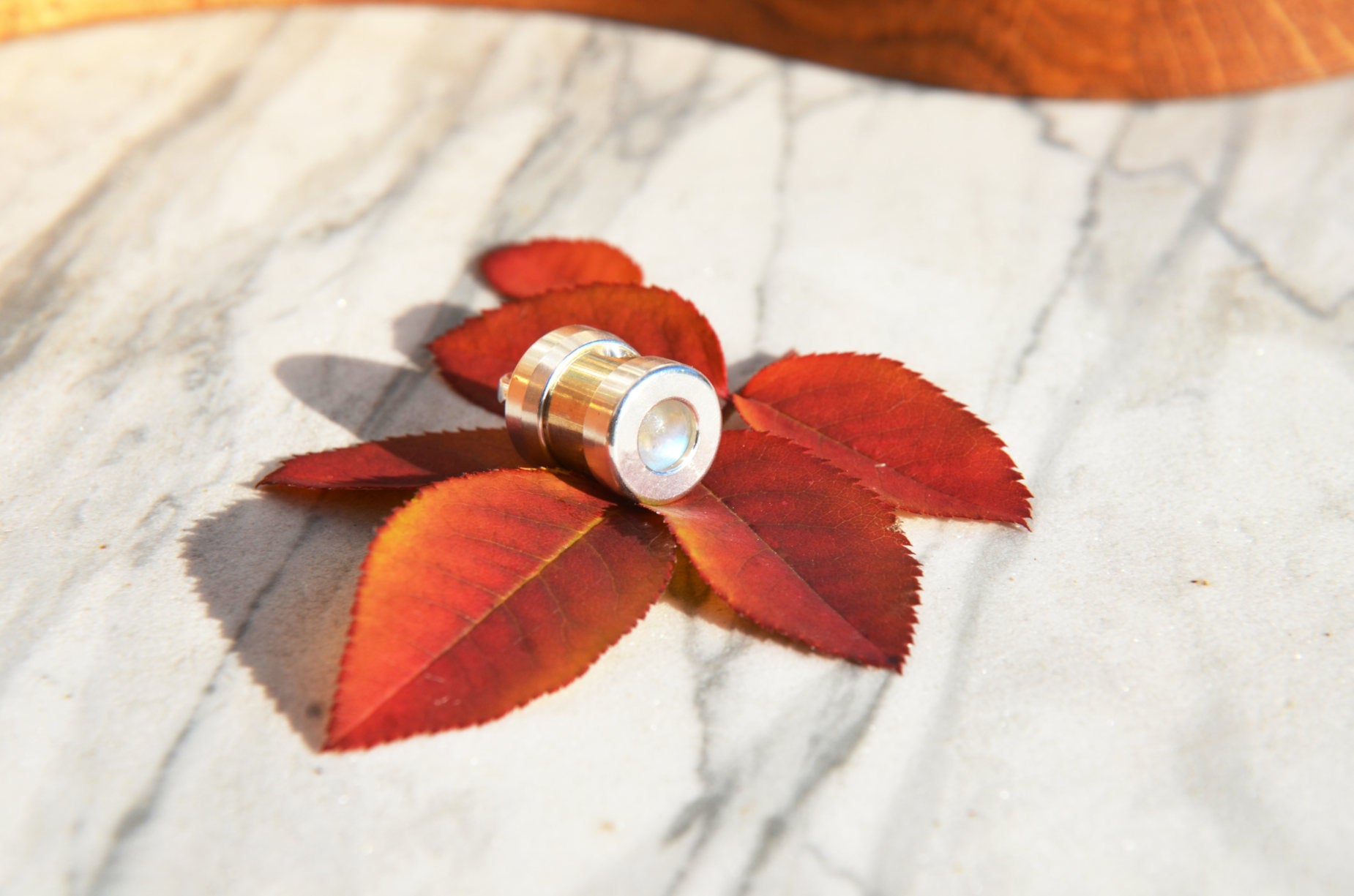 Herzkohärenz Kristallwirbel® Schmuckanhänger „Nova Artemis" Silber | HighFlow Kristall, Mondstein