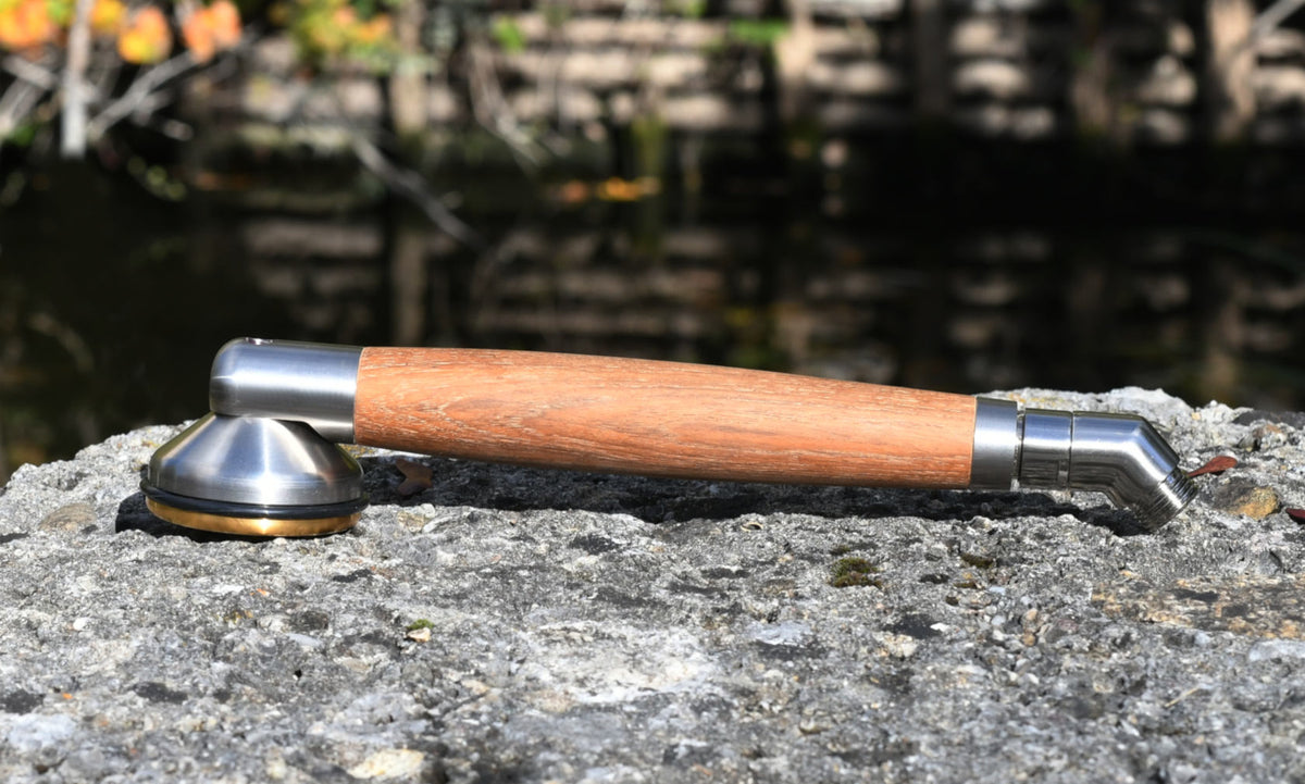 Duschgriff Teak am Wasser